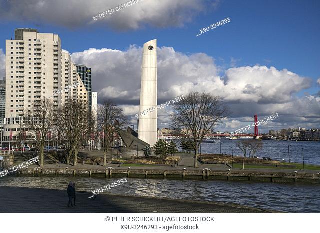 Hochhäuser und Kriegsdenkmal - De Boeg an der Maas in Rotterdam, Südholland, Niederlande | skyscrapers, war memorial De Boeg and maas river, Bridge Rotterdam