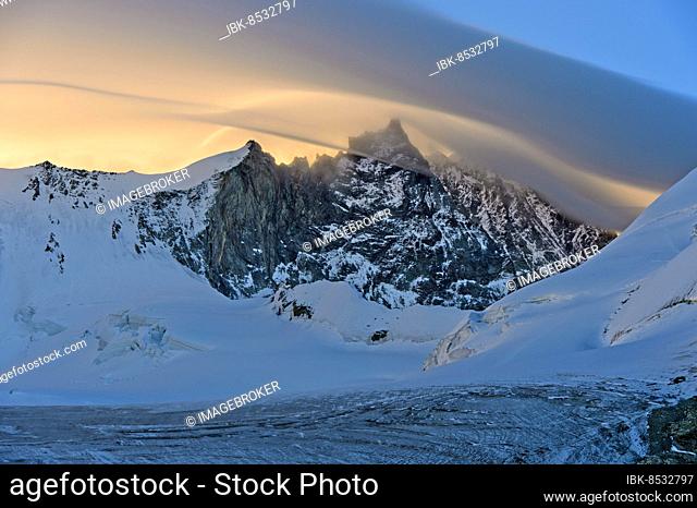 Sunrise over the Turtmangletscher, the peaks Bishorn and Weisshorn behind, Zinal, Val d'Anniviers, Valais, Switzerland, Europe