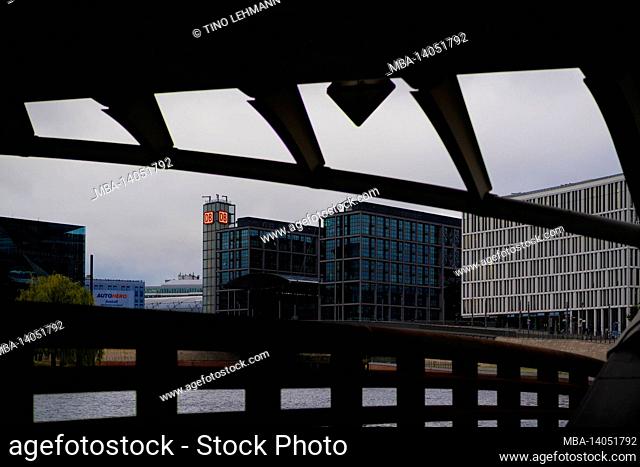germany, berlin, view over the river spree in the early morning to the main station