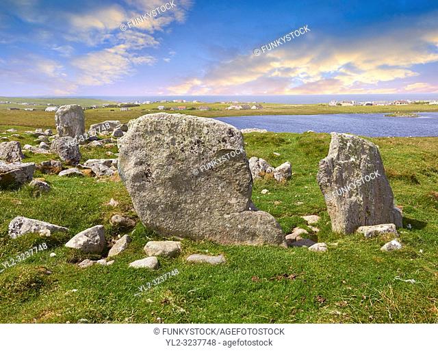 Prehistoric Steinacleit Standing Stones, with a stone circle of a burial mount, date unknown but anywhere between 1500-3000BC, Lewis, Outer Hebrides, Scotland