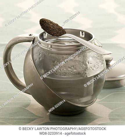 como preparar el te negro. parte de una serie: paso 1 de 5 / How to prepare black tea (Part of a series, step 1 of 5)