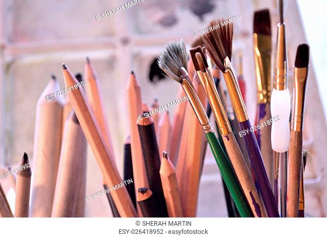 Painting, drawing and sketching tools. Graphite and charcoal pencils for fine art in the middle and blending stumps or tortillons for blending pencil drawings...