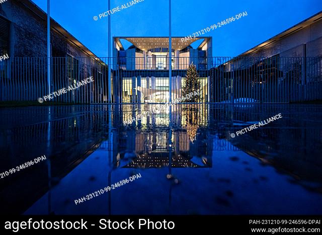 10 December 2023, Berlin: The Chancellery is illuminated at the blue hour. Following the Federal Constitutional Court's budget ruling