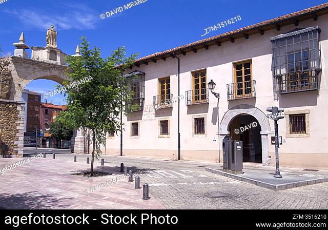 Puerta del Castillo y Centro de interpretación del León romano (Casona de Puerta Castillo). León. Castilla León. España