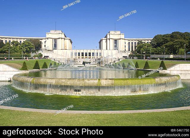 Fountain, Trocadero Garden, Palais de Chaillot, Paris, France, Europe