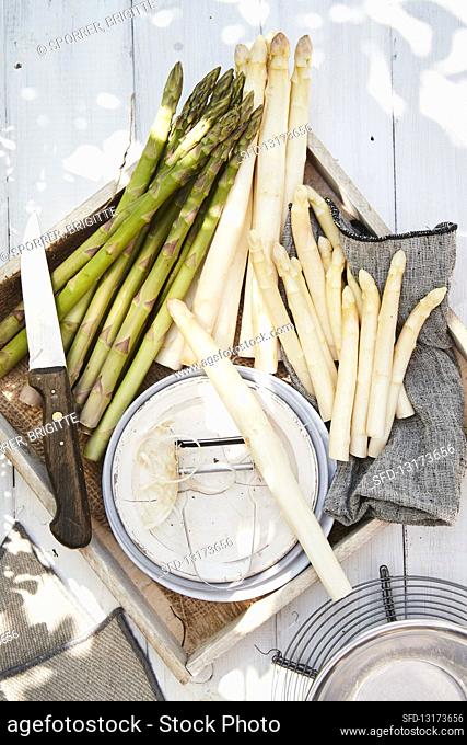 Green and white asparagus with a peeler