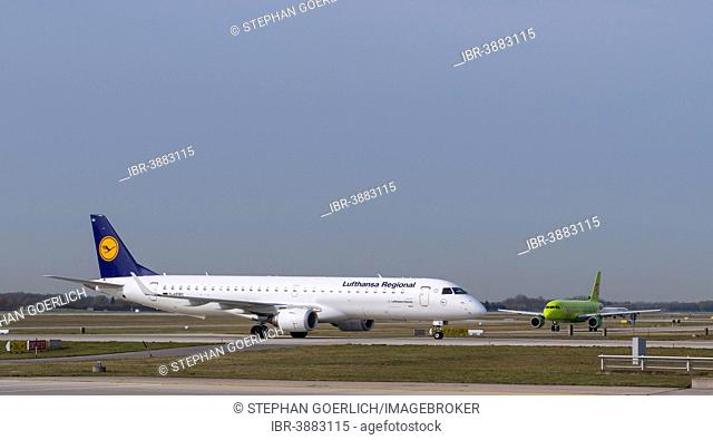Lufthansa regional jet Embraer Emb-195-200LR Marktl, Munich Airport, Munich, Upper Bavaria, Bavaria, Germany