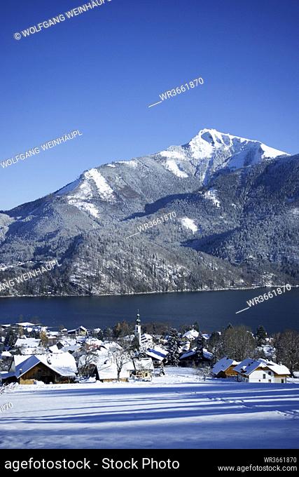 Austria, Salzkammergut, St. Gilgen in winter