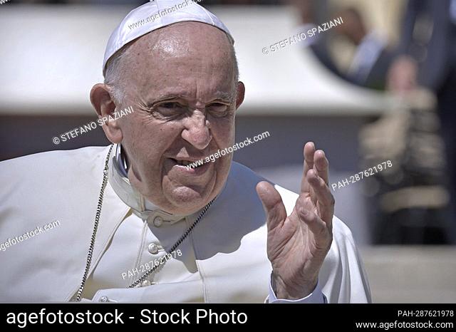 Pope Francis during a weekly general audience at Saint Peter's square on May 18, 2022. - vatican city state/State of the Vatican City/Vatikanstadt