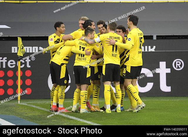 Dortmund jubilation after the goal to 2: 0 by the penalty kick by Jadon SANCHO (DO), jubilation, jubilation, joy, cheers, soccer 1st Bundesliga, 23rd matchday