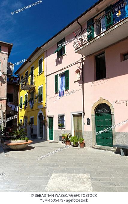 The village of Casano belongs to the municipality of Ortonovo commune in Liguria, bordering Tuscany at the feet of the Apuan Alps, Province of La Spezia
