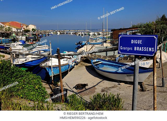 France, Herault, Sete, Pointe Courte District, village of fishermen opening onto the Etang de Thau, Quai Georges Brassens and the small port
