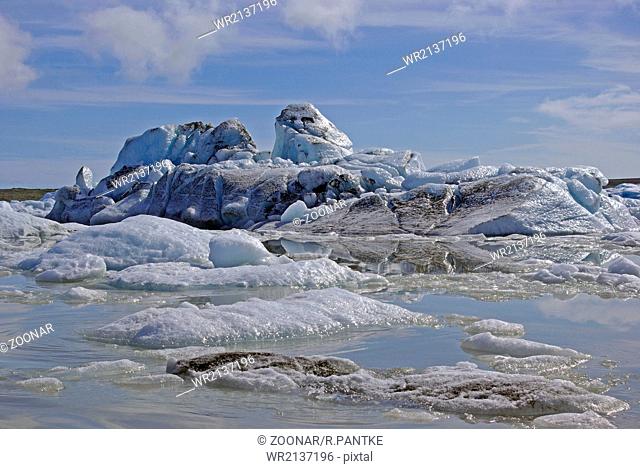 the glacier lagoon Jokulsarlon