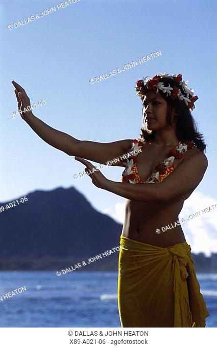 U.S.A. Hawaii, Honolulu, Diamond Head, Hula Dancing