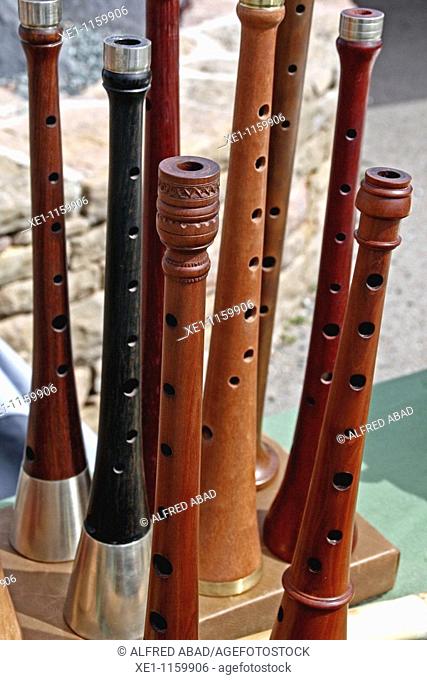 grallas, flutes, musical instruments