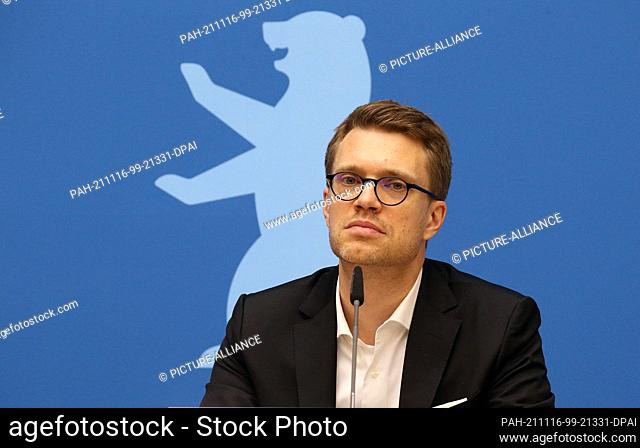16 November 2021, Berlin: Johannes Danckert, Managing Director of Vivantes, answers questions from journalists after the meeting of the Berlin Senate in the...