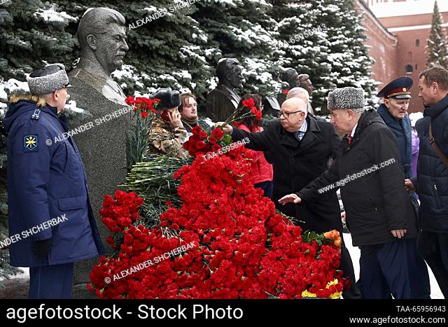 RUSSIA, MOSCOW - DECEMBER 21, 2023: People take part in a flower laying ceremony at Joseph Stalin's grave by the Kremlin Wall to mark the 144th birth...