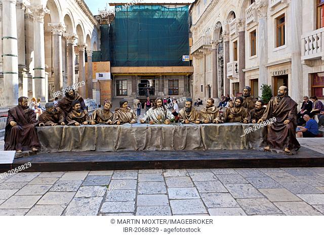 Historic town centre, Diocletian's Palace, square between Peristyle and the Cathedral, sculpture of Christ and the 12 apostles at the Last Supper, Split