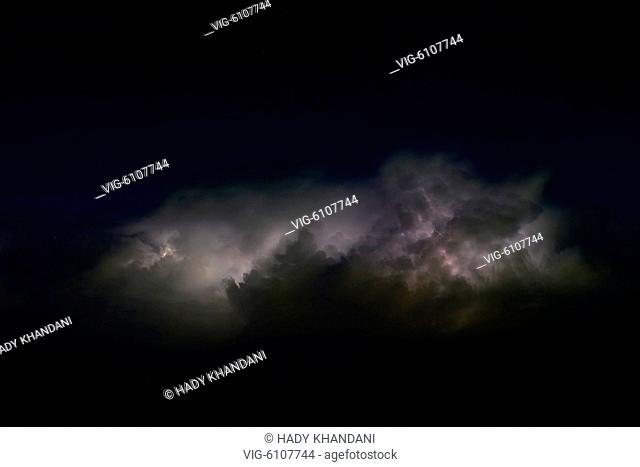 lightnings in thunder cloud - 09/08/2014
