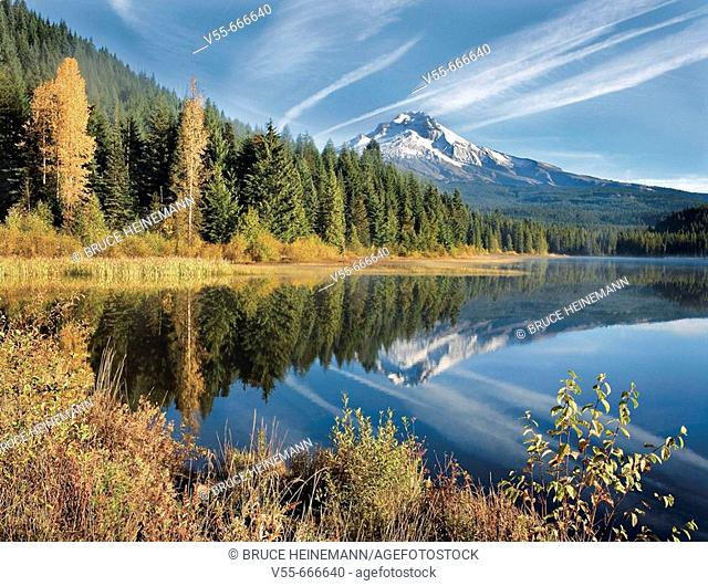 Mt. Hood reflecting in Trillium Lake in the autumn, Oregon, USA