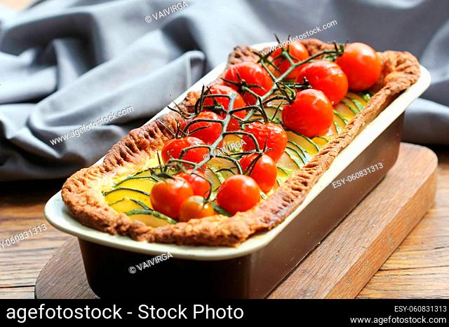 Quiche with tomato, zucchini and cheese
