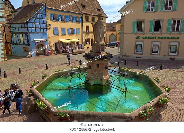Eguisheim, Place du Chateau, Alsace Wine Route, Haut-Rhin, Alsace, France, Europe