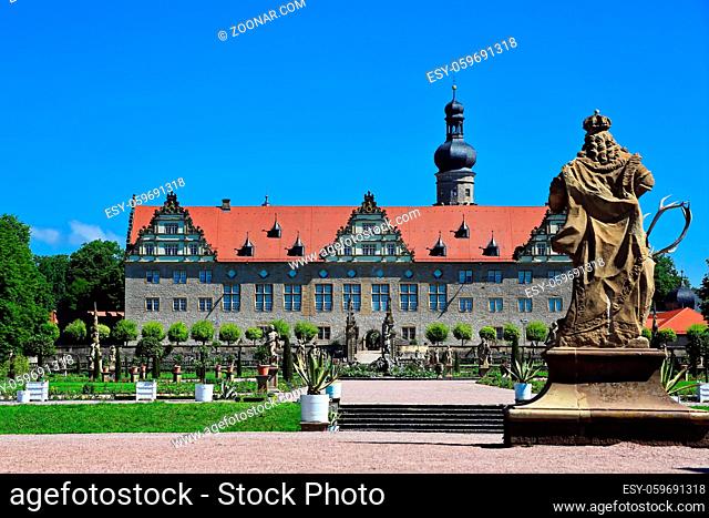 Das Schloss ist eine Sehenswürdigkeit der Stadt Weikersheim