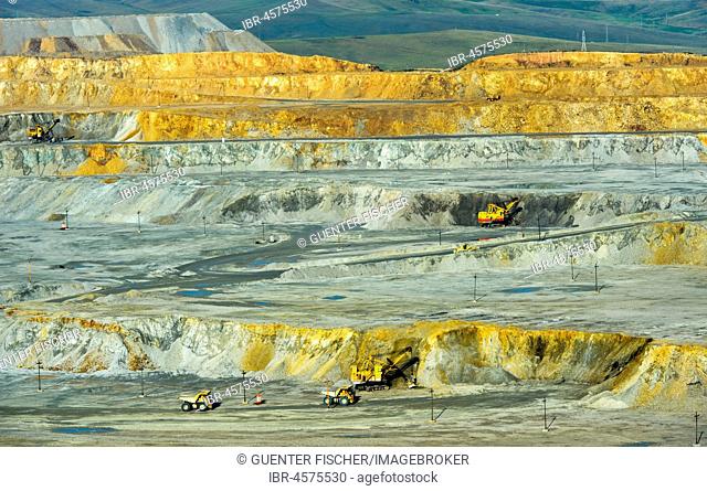 Copper ore mining in open-cast mining, Erdenet Mining Corporation EMC, Erdenet Copper Mine, Erdenet, Mongolia