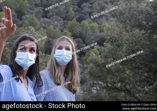 04 August 2021, Spain, Escorca: The Spanish royal family, Queen Letizia (l) with her daughter Princess Leonor, visit the 'Centre for the Interpretation of the...