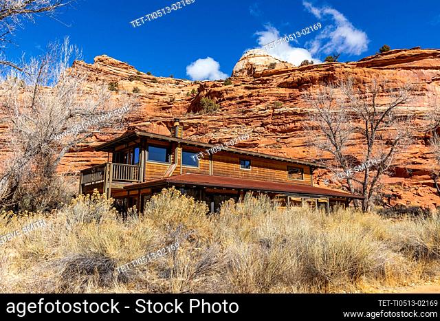 USA, Utah, Escalante, Single family home in canyon in Grand Staircase-Escalante National Monument