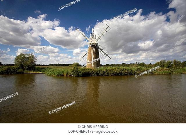England, Norfolk, Turf Fen Windmill, Turf Fen Windmill on the River Ant