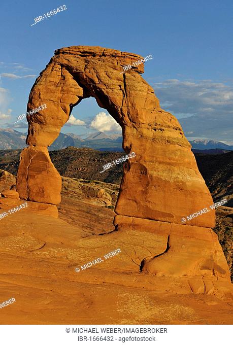 Delicate Arch, rock arch, La Sal Mountains, Arches National Park, Moab, Utah, Southwestern United States, United States of America, USA