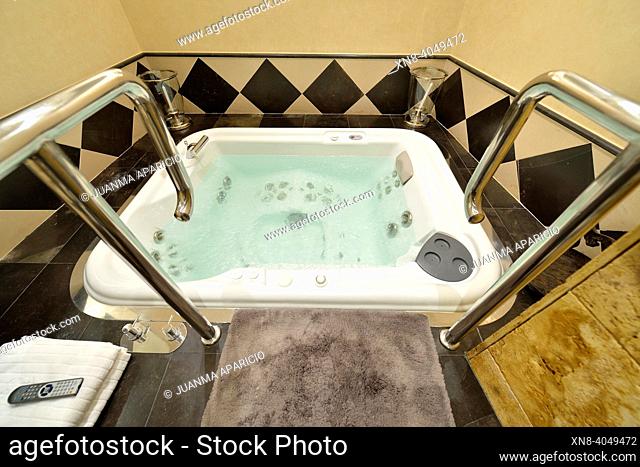 Hydromassage bath