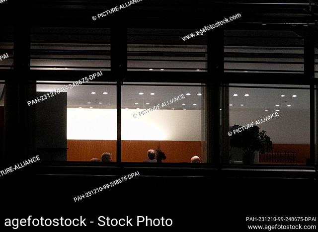 10 December 2023, Berlin: Christian Lindner (FDP), Federal Minister of Finance, Robert Habeck (Alliance 90/The Greens), Vice-Chancellor and Federal Minister for...