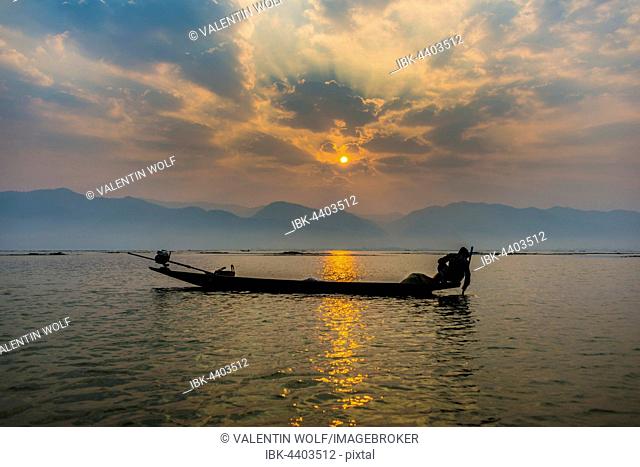 Local Intha fisherman rowing boats with one leg, unique local practice, sunrise, dawn, Inle Lake, Inle Lake, Shan State, Myanmar