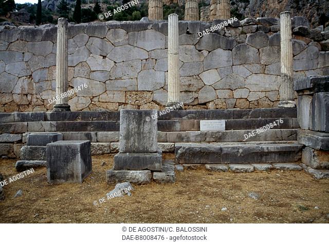 Polygonal wall, 6th century BC, and the columns of the Stoa of the Athenians, 478 BC, Delphi (UNESCO World Heritage List, 1987), Greece