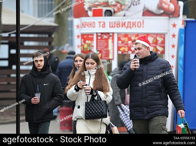 RUSSIA, ZAPOROZHYE REGION - DECEMBER 19, 2023: Young people walk in a street in the city of Berdyansk. Alexei Konovalov/TASS