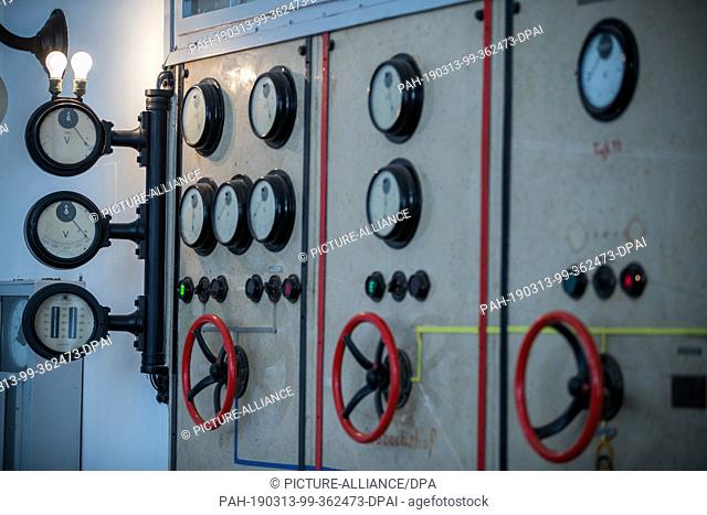 15 August 2018, Thuringia, Krauthausen: The control room in the generator room of the Spichra hydroelectric power station on the Werra, built in 1923