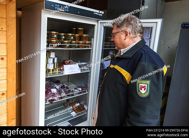 PRODUCTION - 29 November 2023, Baden-Württemberg, Offenburg: Andreas Broß, head of the Offenburg forestry department, stands in front of a refrigerator with...
