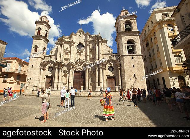 View to the Cathedral in Plaza de la Catedral-Cathedral Square, Havana Vieja, Havana, Cuba, West Indies, Central America