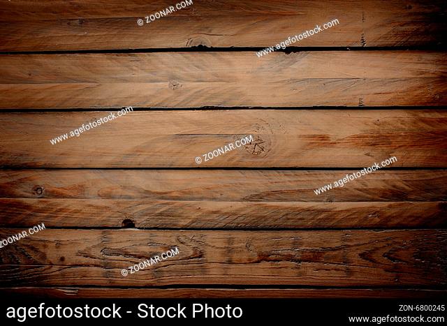 Wooden planks in horizontal alignment