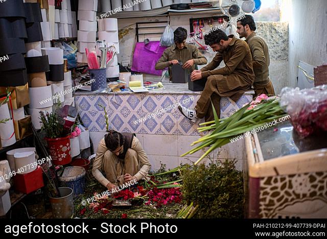 11 February 2021, Pakistan, Islamabad: Young men prepare gifts of flowers before Valentine's Day. Photo: Arne Bänsch/dpa. - Islamabad/Pakistan