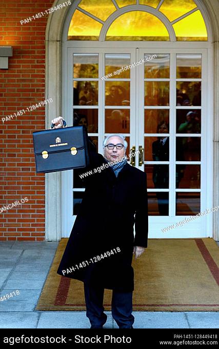 Madrid Spain; 14/01/2020.- Manuel Castells Minister of Universities..Pedro Sanchez, president of Spain and his 22 ministers in a photo of the work team and his...