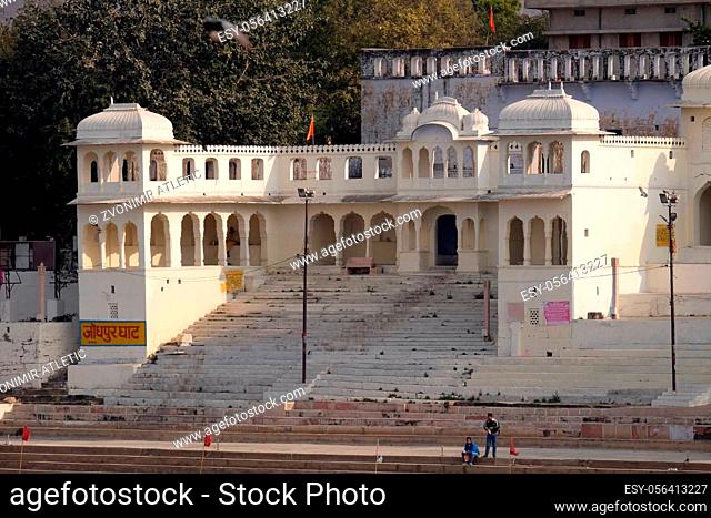 Temples, buildings and ghats at the holy Pushkar Lake, Pushkar Sarovara, Hindu pilgrimage site, Rajasthan, India