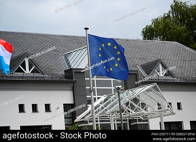 08 July 2023, Luxembourg, Marnach: The flag of the EU, European Union, Europe flag - It shows a circle of twelve golden stars on a blue background Photo: Horst...