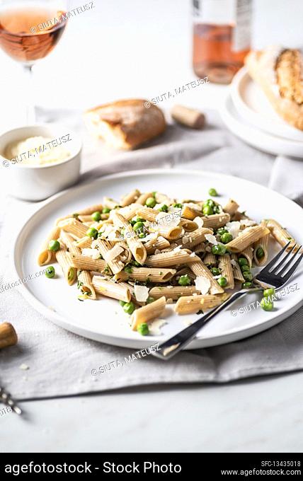Penne pasta with green peas and fresh herb sauce