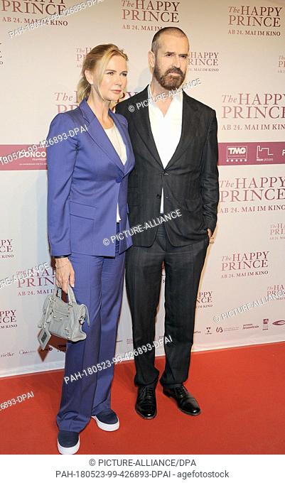 23 May 2018, Germany, Munich: The British actor Rupert Everett and the actress Veronica Ferres arriving at the film premiere of the film 'The happy prince' in...
