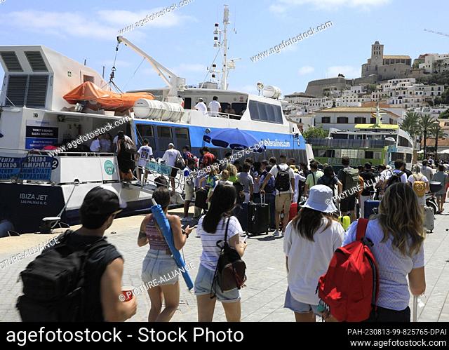 13 August 2023, Spain, Eivissa: Tourists take a ferry to Formentera in the port of Ibiza. Photo: Clara Margais/dpa. - Eivissa/Eivissa/Spain