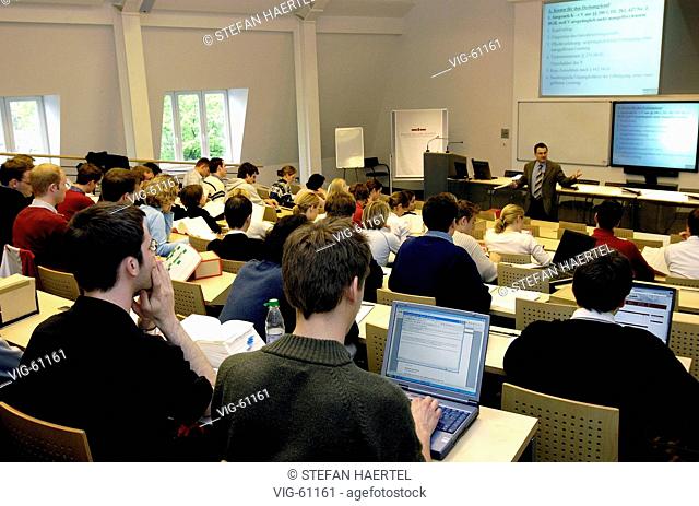 Bucerius Law School, private university for law: professor and students during a lecture. - HAMBURG, GERMANY, 06/05/2004