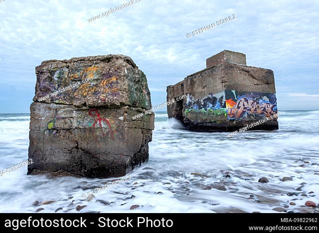 Germany, Mecklenburg-West Pomerania, Wustrow, bunker on the beach at Wustrow, breakwater